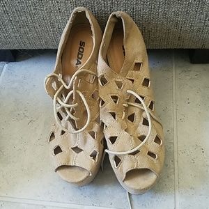Soda tan lasercut wedges